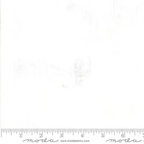 541 White Soft Clear Water Moda Grunge - Fat Quarter