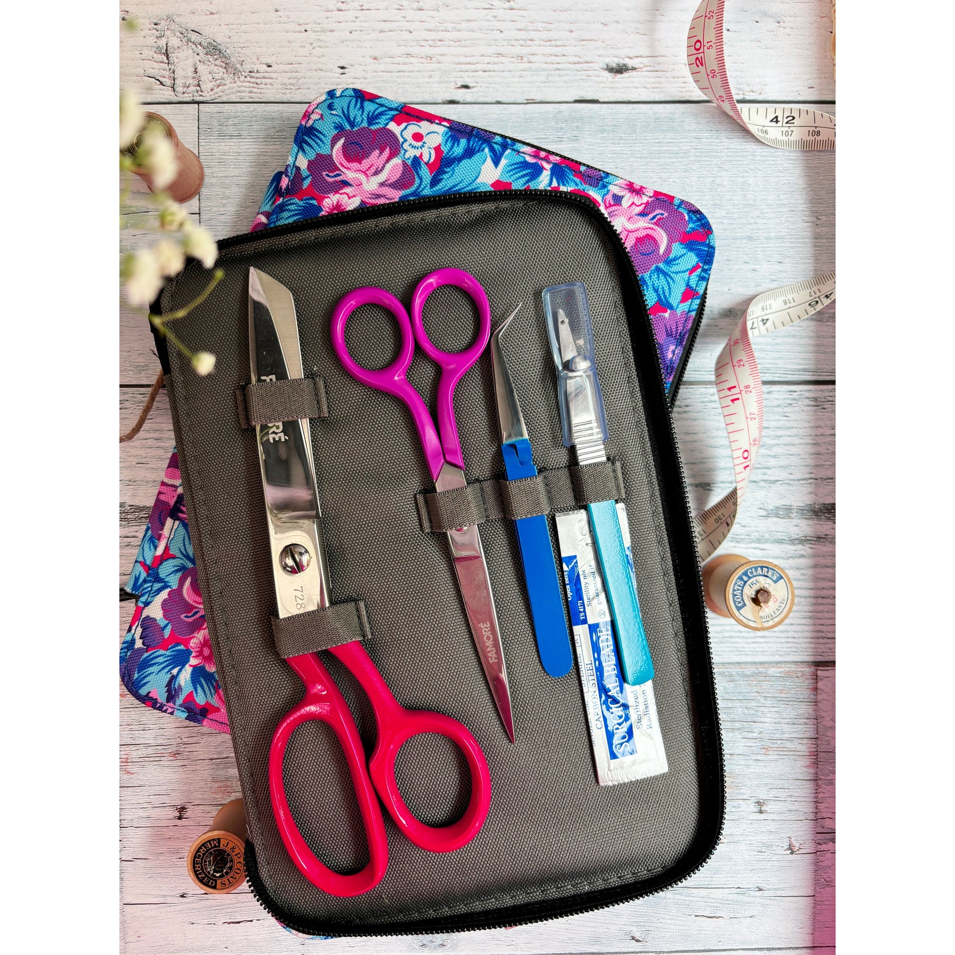 1101 Floral Sewing Kit