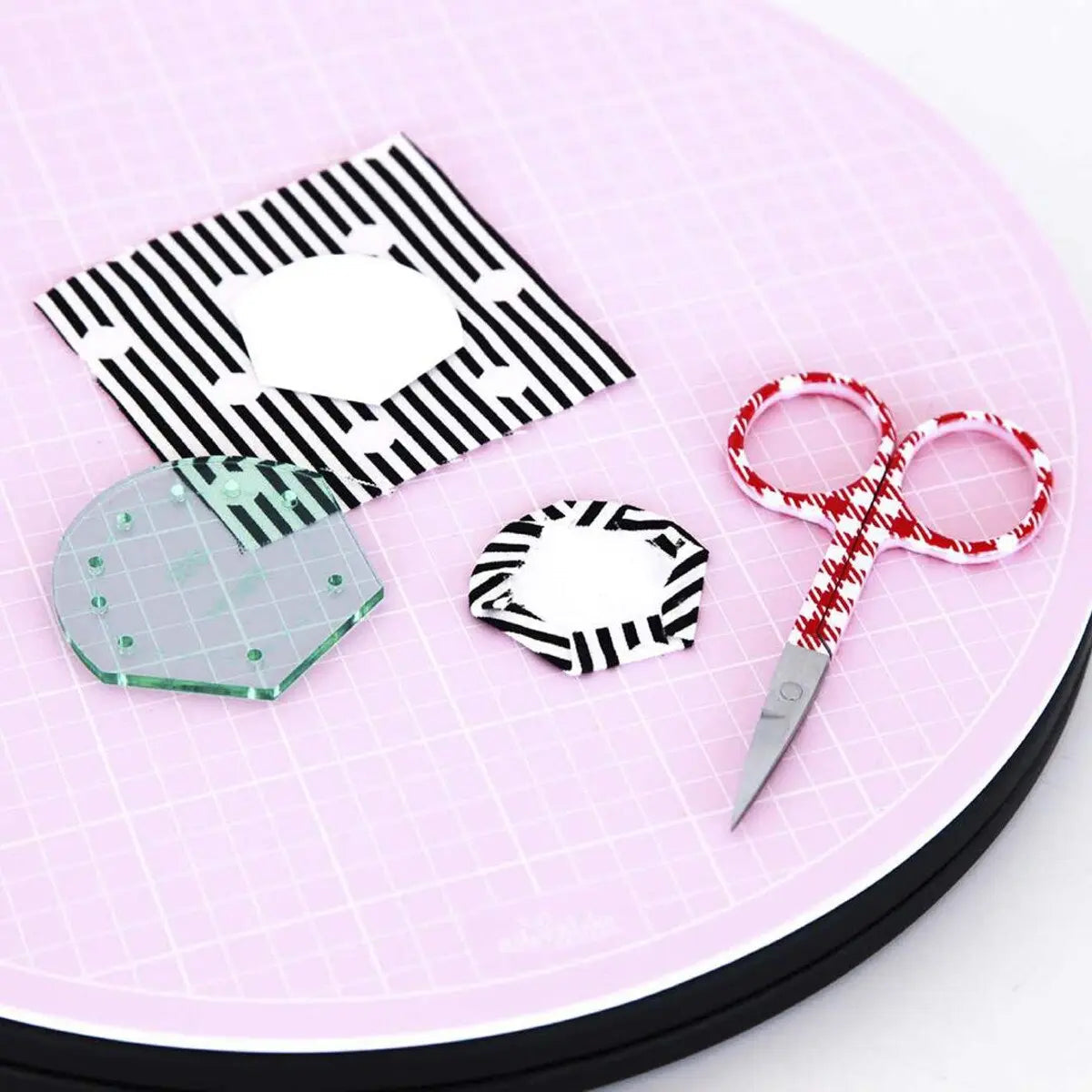 Sue Daley Designs Rotating Cutting Mat 16"